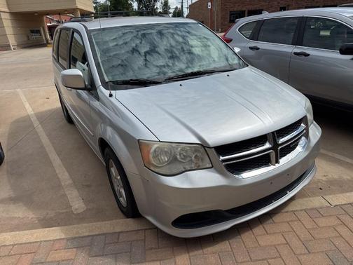 Bright Silver Metallic 2011 Dodge Grand Caravan Mainstreet
