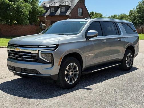 2025 Chevrolet Suburban LT