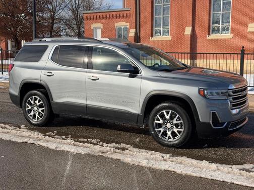 2023 GMC Acadia SLT