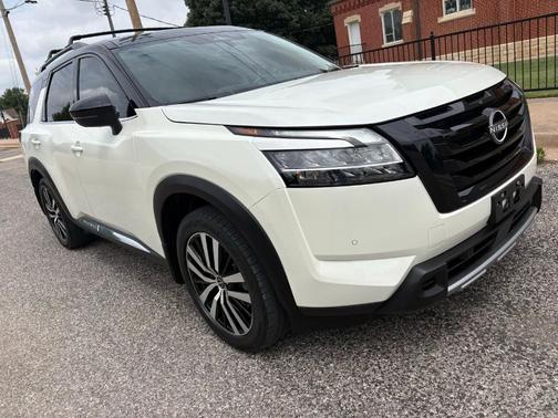 2 Tone White / Black Roof 2023 Nissan Pathfinder Platinum