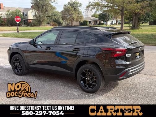 Mosaic Black Metallic 2026 Chevrolet Trax LT