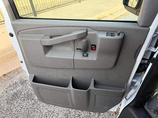 2025 Chevrolet Express 3500 LS