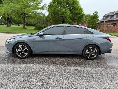 2022 Hyundai ELANTRA Limited