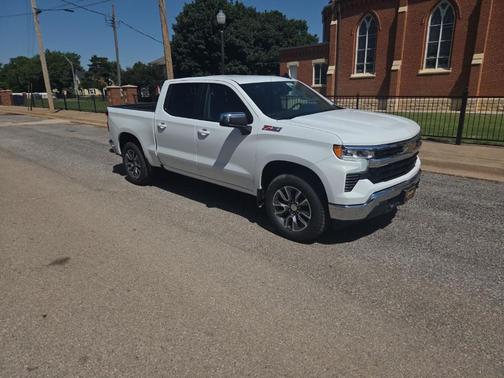 Summit White 2026 Chevrolet Silverado 1500 LT