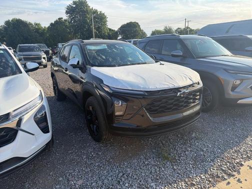 Mosaic Black Metallic 2026 Chevrolet Trax LT