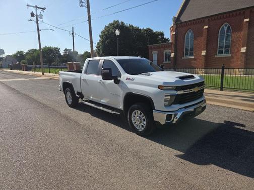 Summit White 2024 Chevrolet Silverado 2500 LT