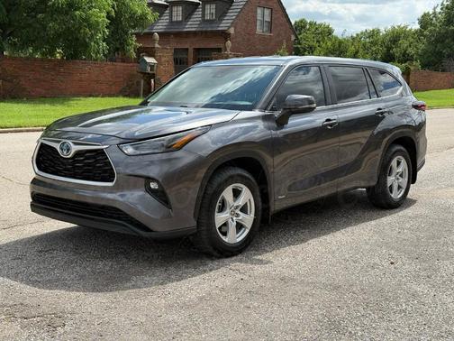2024 Toyota Highlander Hybrid LE