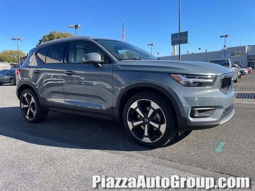 2022 Volvo XC40 Momentum