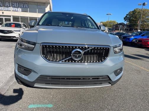 2022 Volvo XC40 Momentum