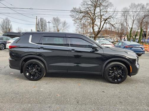 2023 Mitsubishi Outlander SE Black Edition