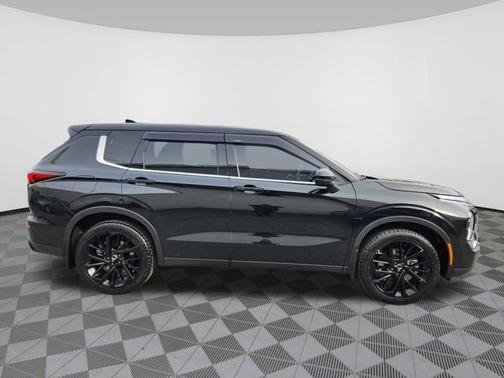 2023 Mitsubishi Outlander SE Black Edition