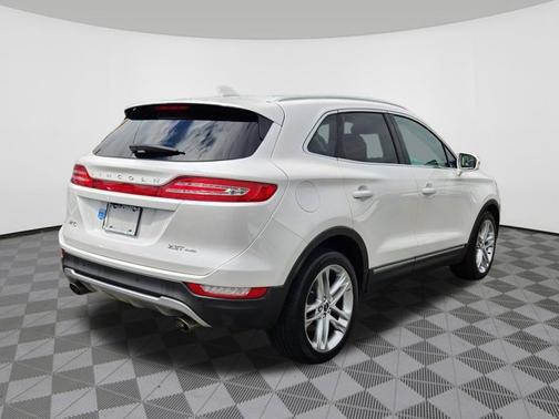 White Platinum Clearcoat Metallic 2017 Lincoln MKC Reserve