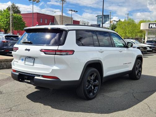 Bright White Clearcoat 2023 Jeep Grand Cherokee L Altitude