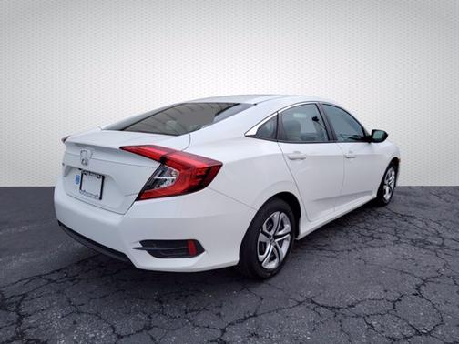 Photo 4 of 20 of 2018 Honda Civic LX
