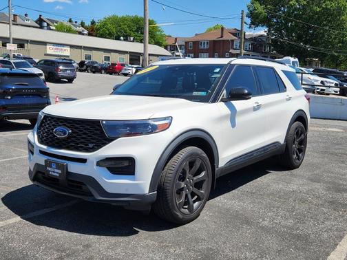 White Metallic 2022 Ford Explorer ST