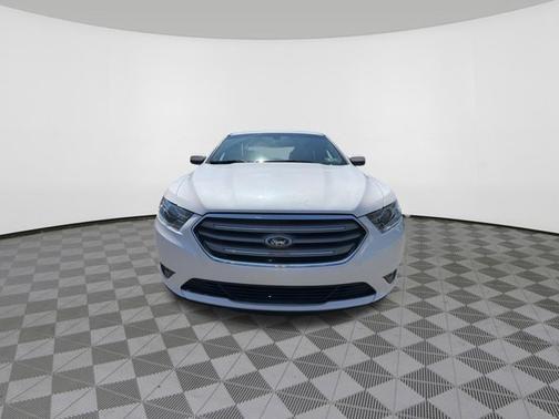 White Platinum Clearcoat Metallic 2016 Ford Taurus SEL