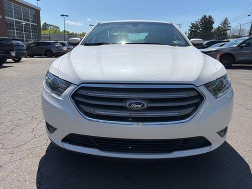 White Platinum Clearcoat Metallic 2016 Ford Taurus SEL