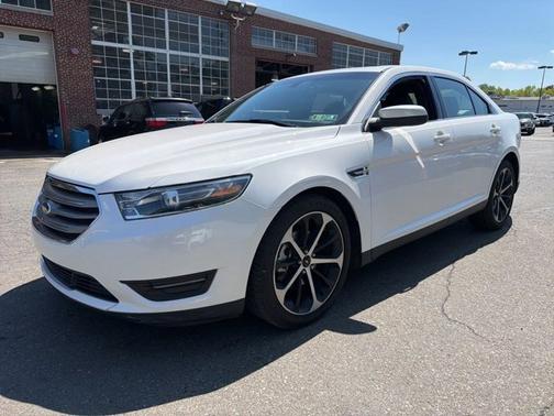 White Platinum Clearcoat Metallic 2016 Ford Taurus SEL