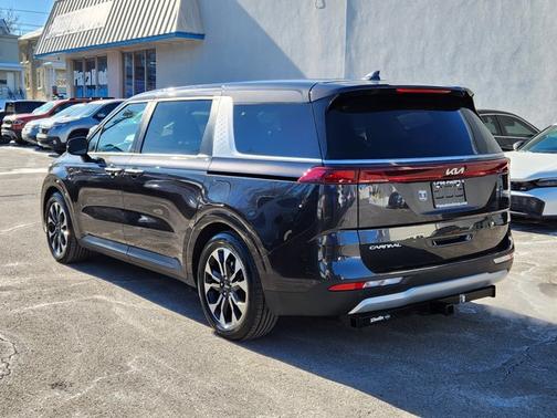 2024 Kia Carnival EX