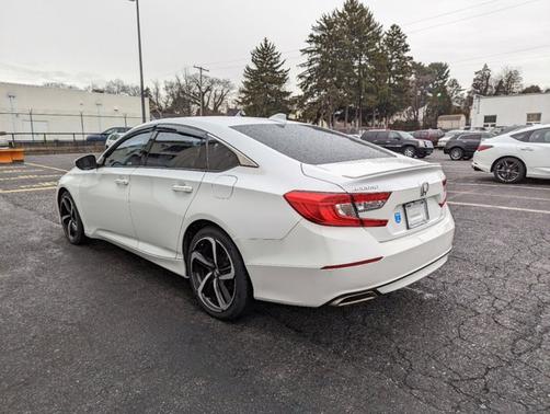 Photo 3 of 22 of 2019 Honda Accord Sport