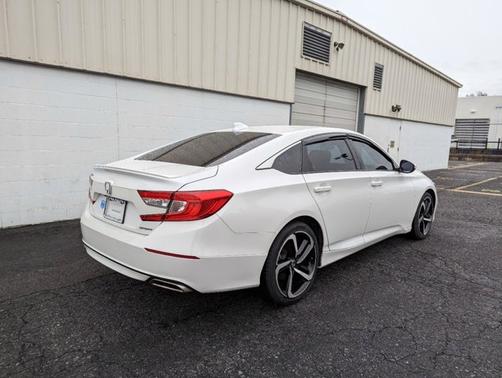 Photo 4 of 22 of 2019 Honda Accord Sport