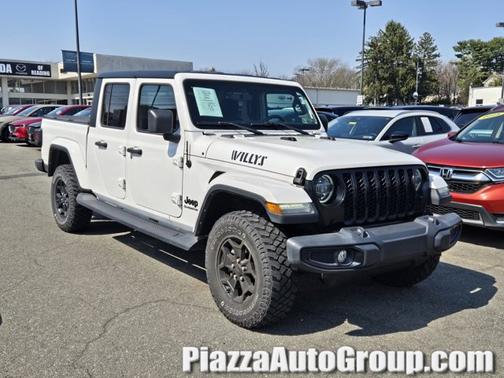 Bright White Clearcoat 2022 Jeep Gladiator Willys