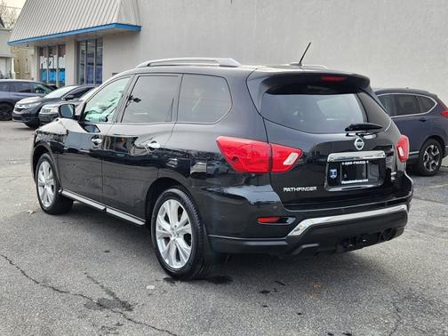 2018 Nissan Pathfinder SL