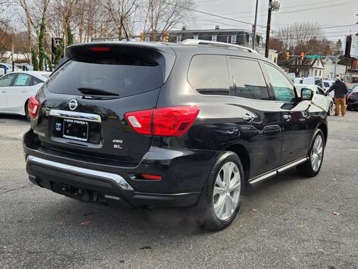 2018 Nissan Pathfinder SL