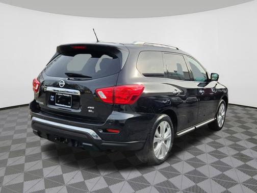 2018 Nissan Pathfinder SL