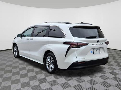 2025 Toyota Sienna XLE