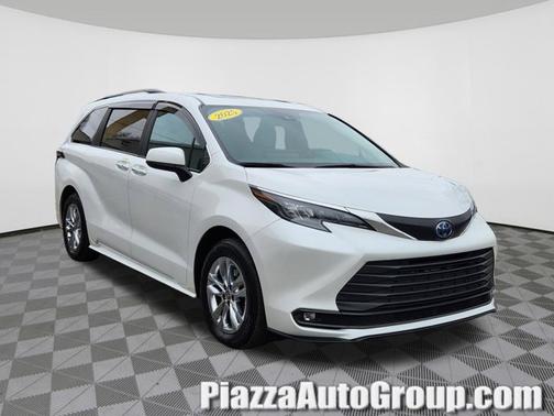 2025 Toyota Sienna XLE