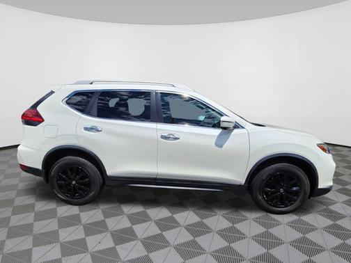 Pearl White 2017 Nissan Rogue SV