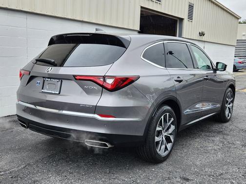 2022 Acura MDX w/Technology Package