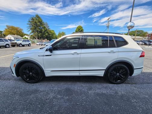 2022 Volkswagen Tiguan SE R-Line Black