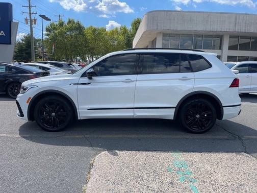 2022 Volkswagen Tiguan SE R-Line Black