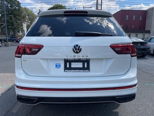 2022 Volkswagen Tiguan SE R-Line Black