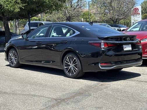 2024 Lexus ES 300h Base