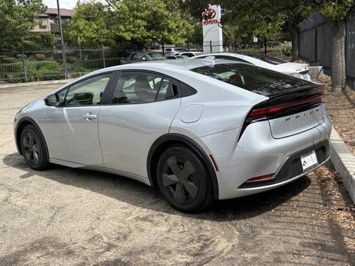 2025 Toyota Prius LE