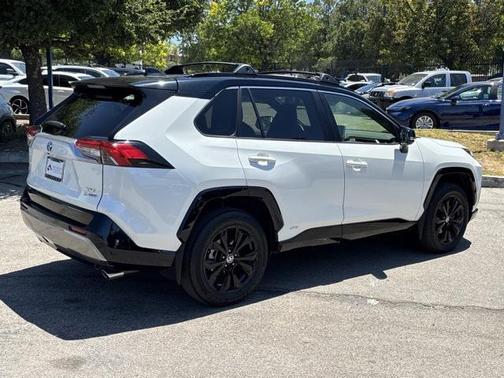 2022 Toyota RAV4 Hybrid SE