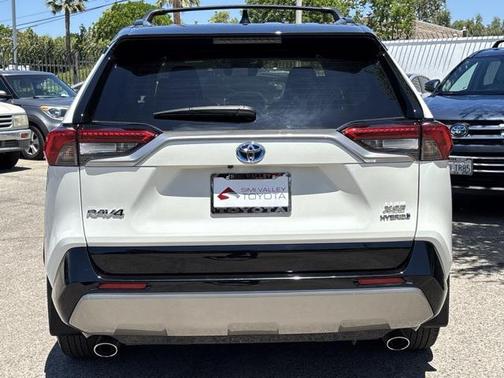 2022 Toyota RAV4 Hybrid SE