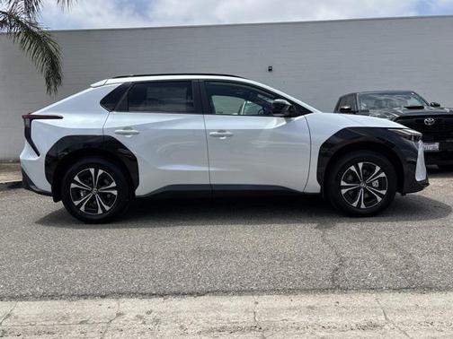 2025 Toyota bZ4X XLE