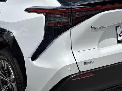 2025 Toyota bZ4X XLE