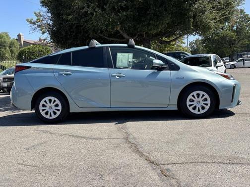 2022 Toyota Prius LE