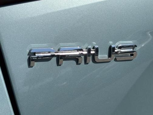 2022 Toyota Prius LE