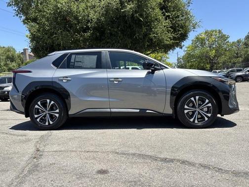 2025 Toyota bZ4X XLE