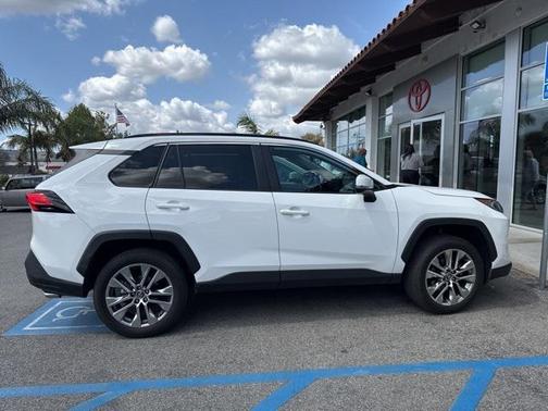 2020 Toyota RAV4 XLE Premium