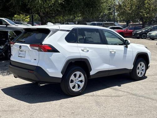 2025 Toyota RAV4 LE