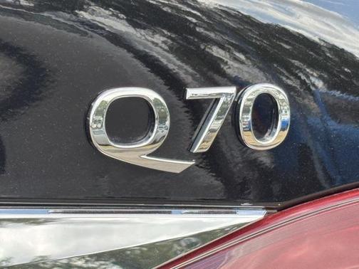 2016 INFINITI Q70 3.7