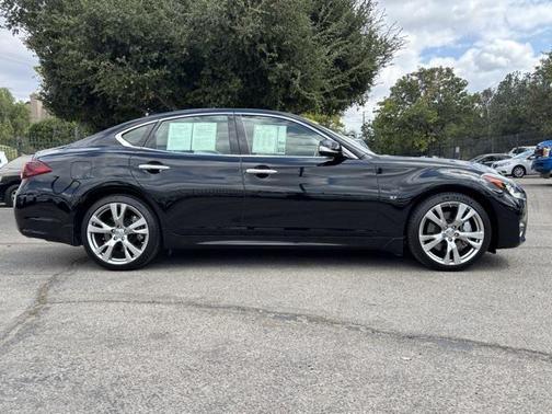 2016 INFINITI Q70 3.7