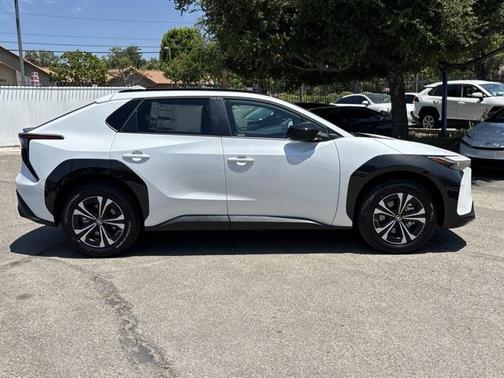 2025 Toyota bZ4X XLE
